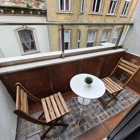 Excellent Galata Apartment